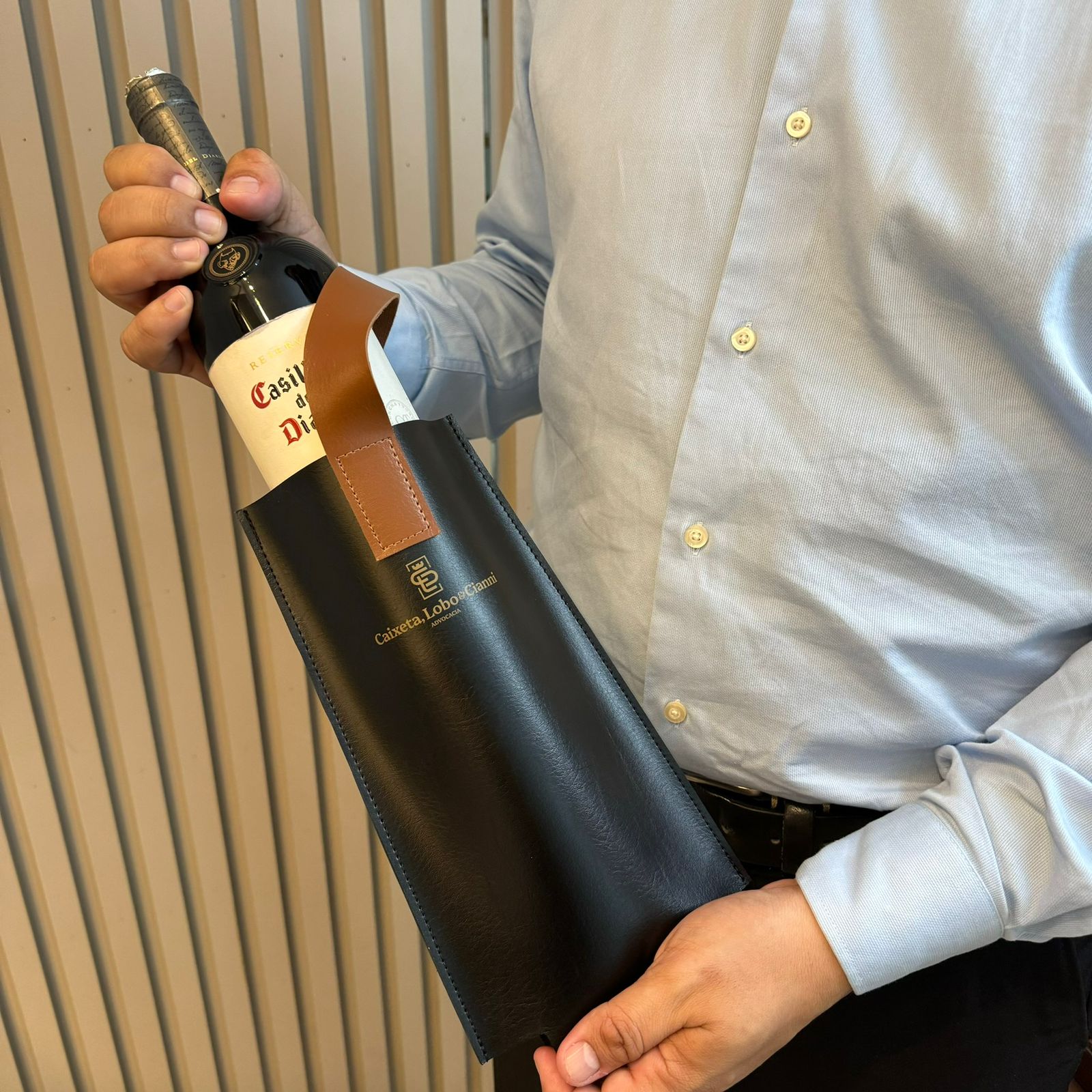 Porta Vinho com Alça - Imagem 5