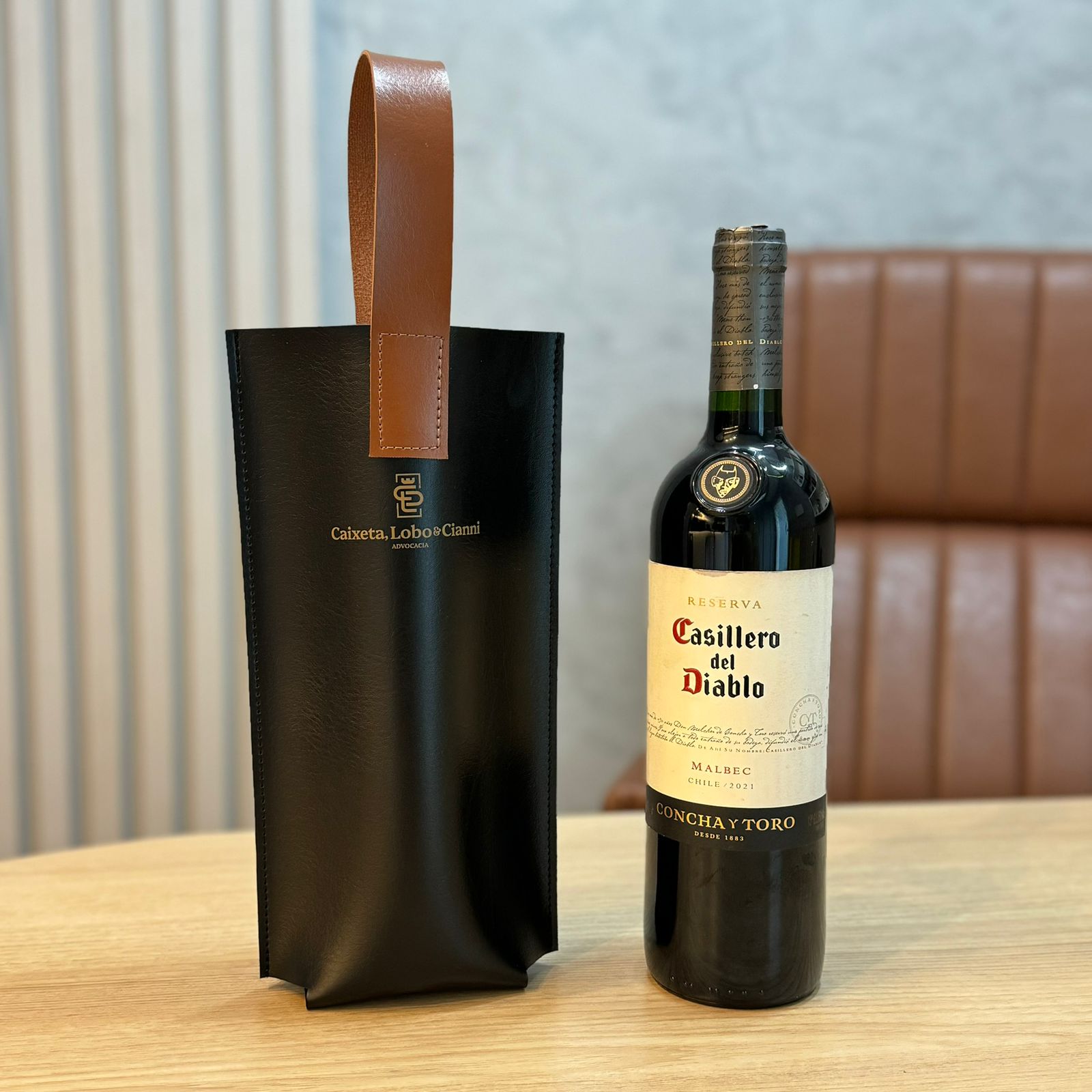 Porta Vinho com Alça - Imagem 6